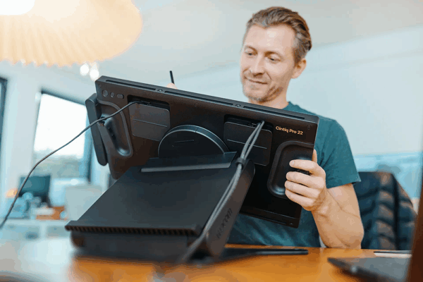 Wacom Cintiq Pro 22 + Soporte - Imagen 2